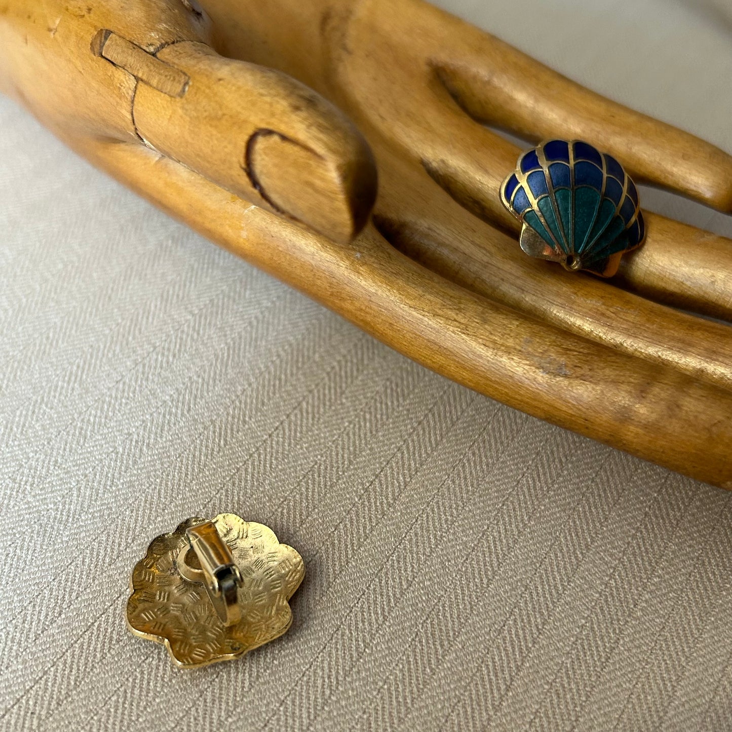 Cloisonné Shell Clip Ons