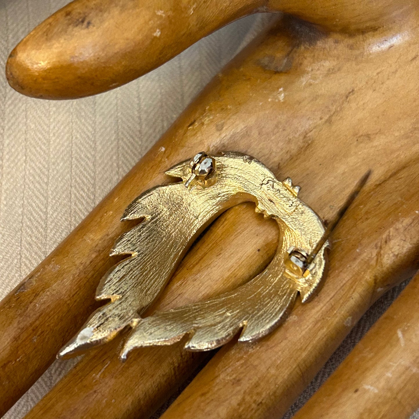 Simple Gold tone Brooch
