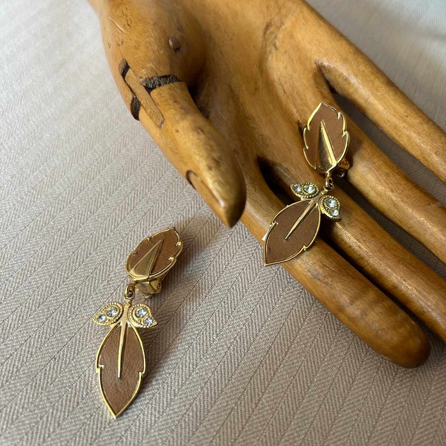 Dangling Leaf Clip On