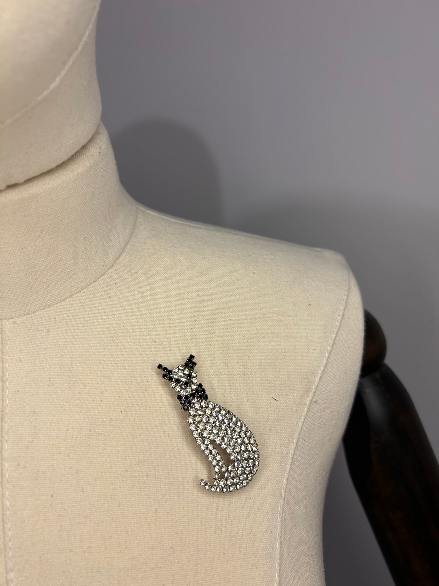 Diamanté Cat brooch