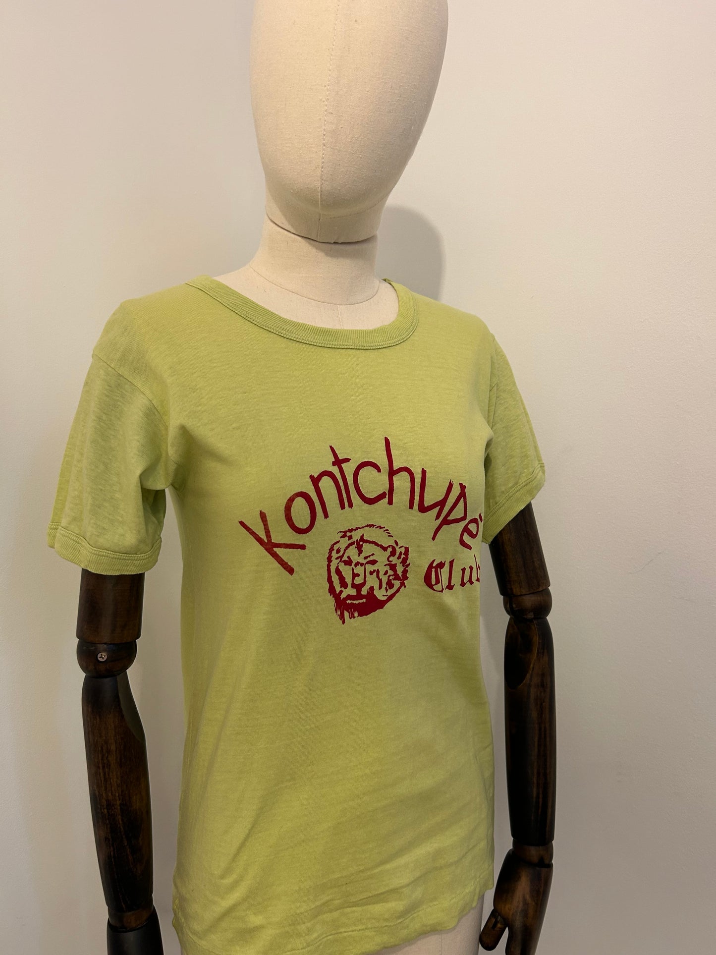‘Kontchupè Club’ T-shirt
