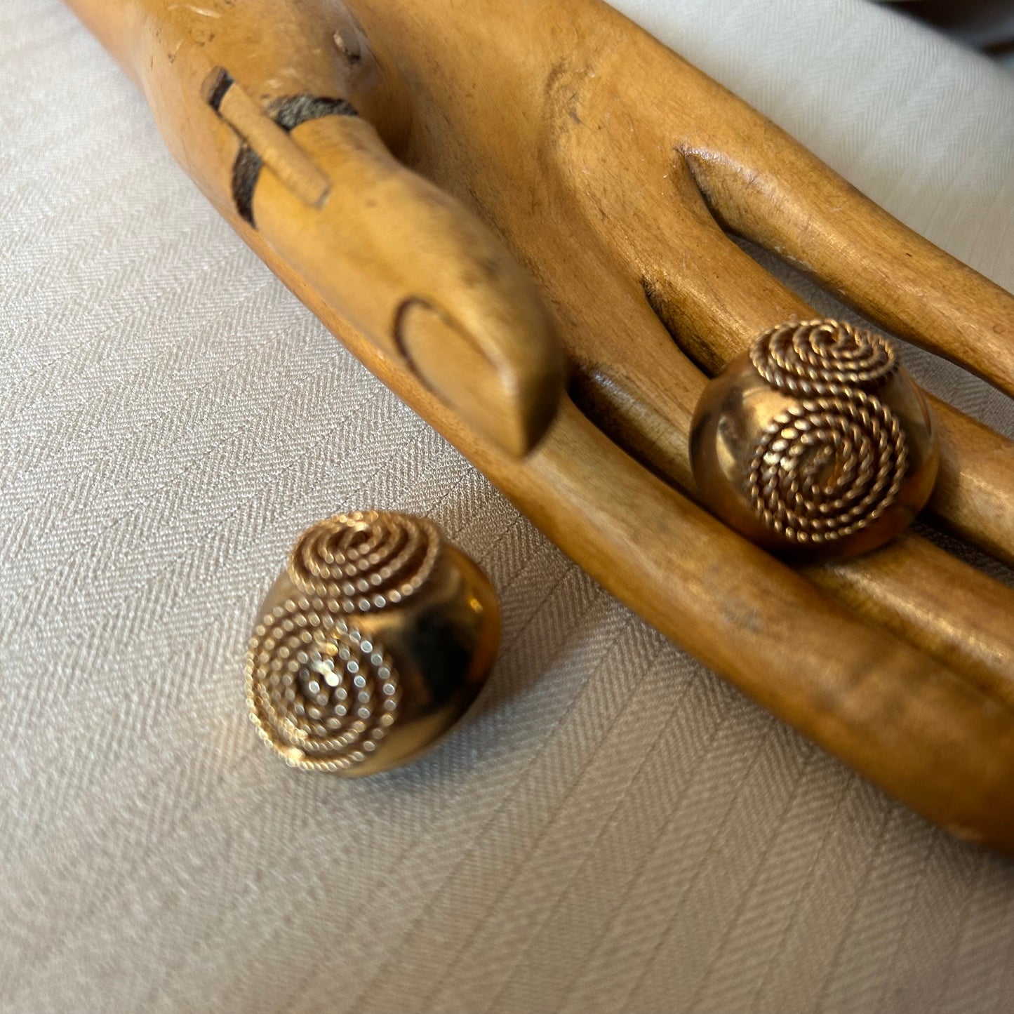 Bulbous Swirled Rope Clip On