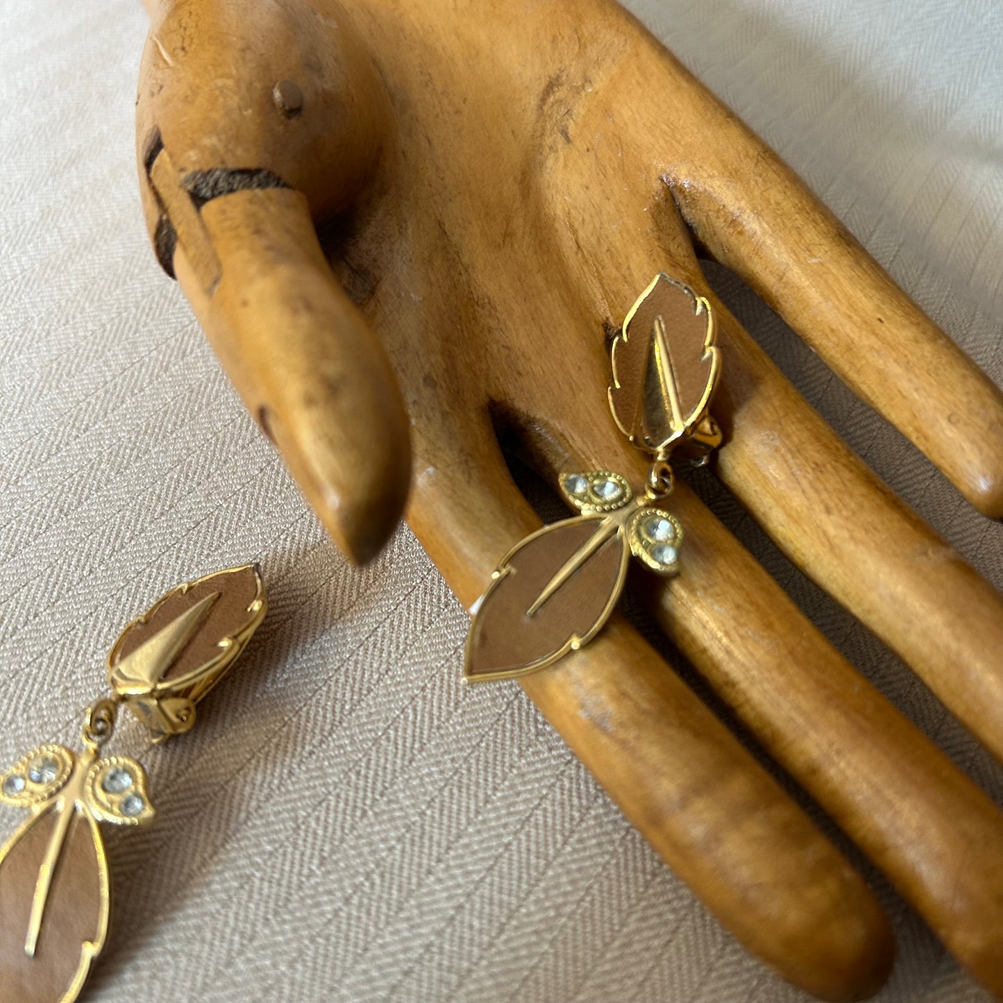 Dangling Leaf Clip On