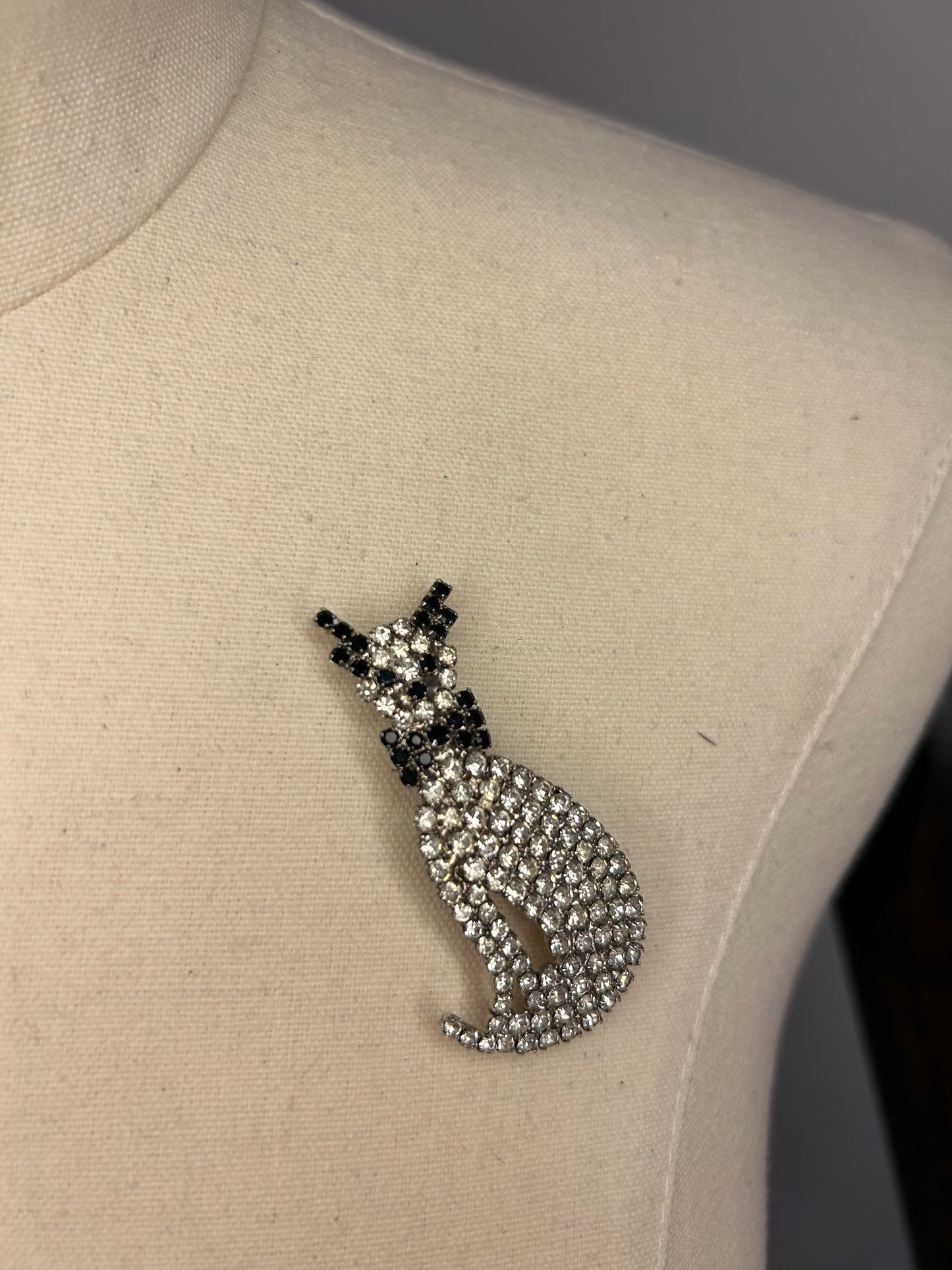 Diamanté Cat brooch