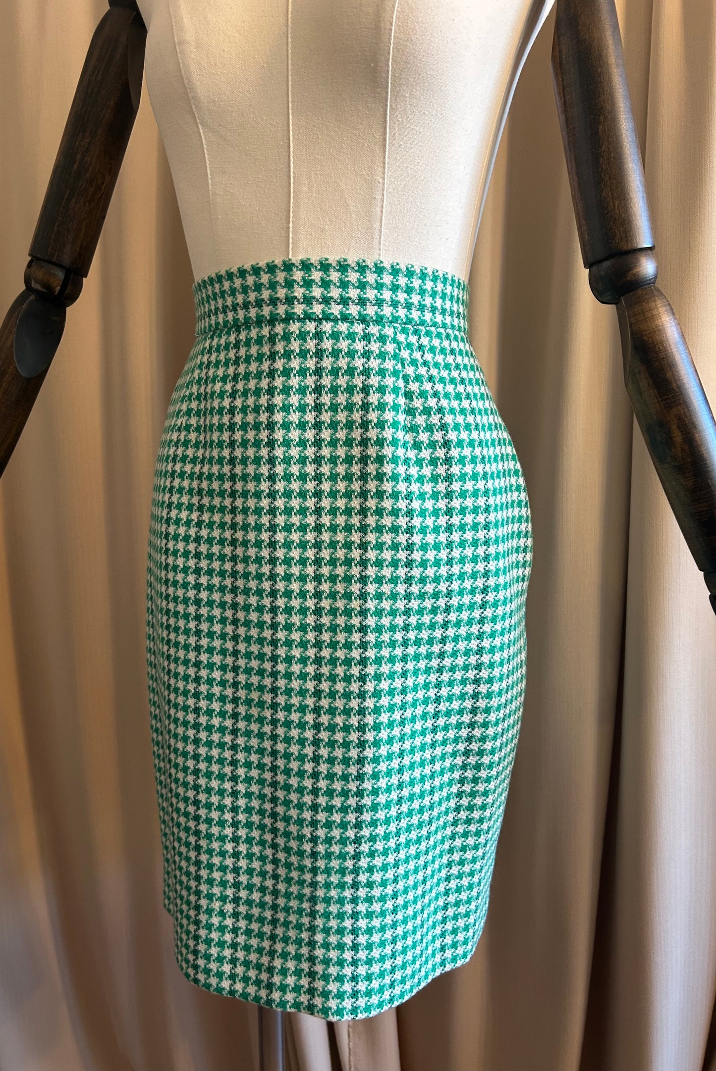 Green Houndstooth Check