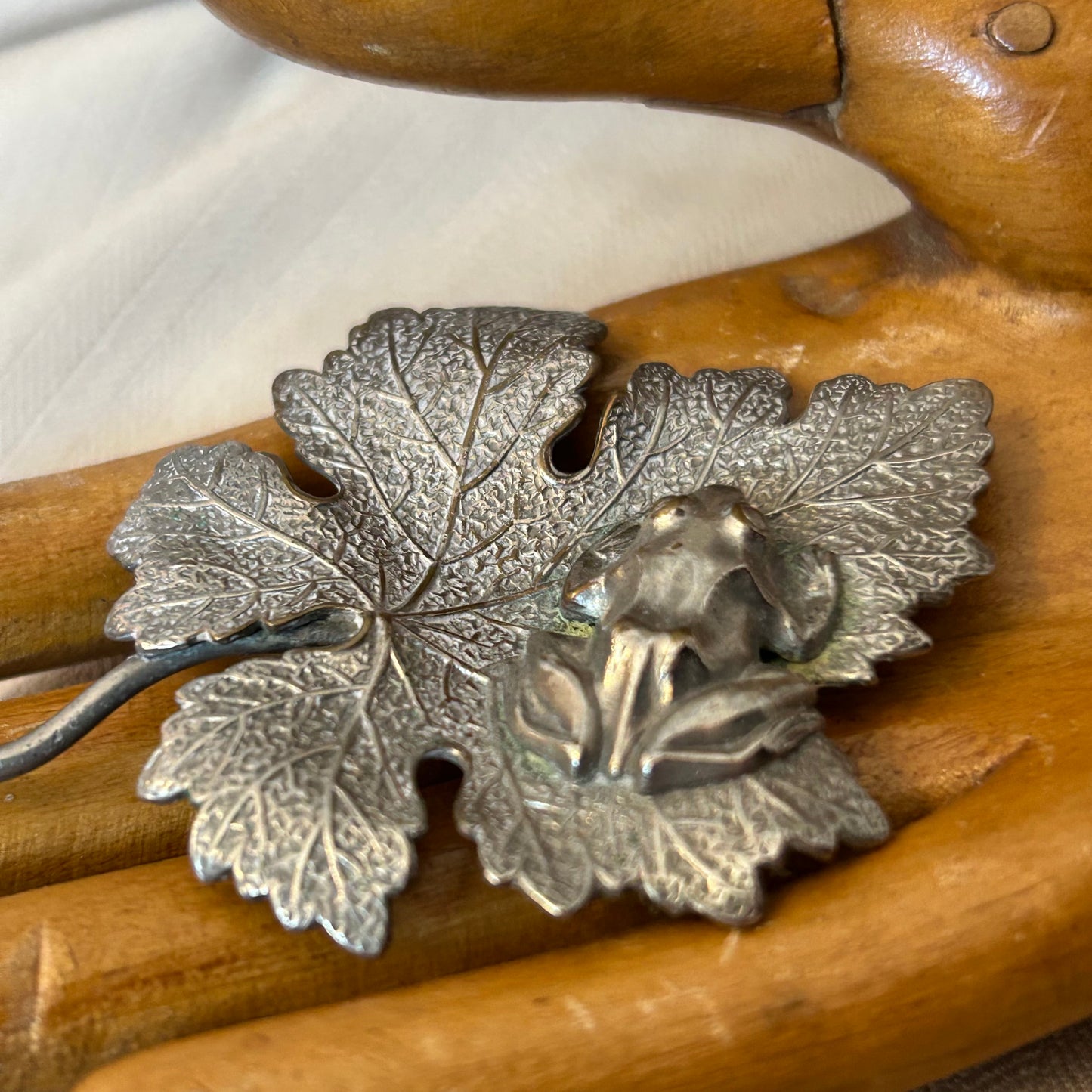 Frog On A Leaf Clip
