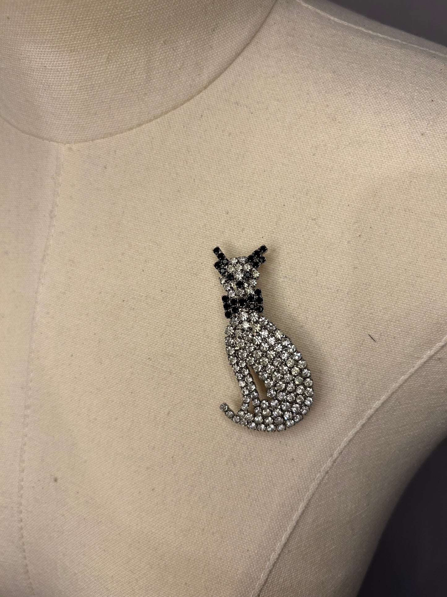 Diamanté Cat brooch