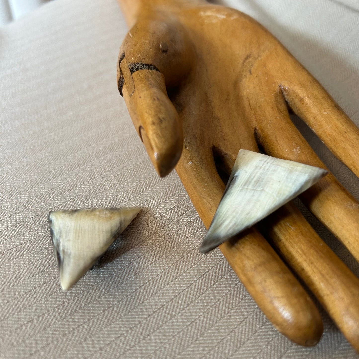Triangle Horn Clip On