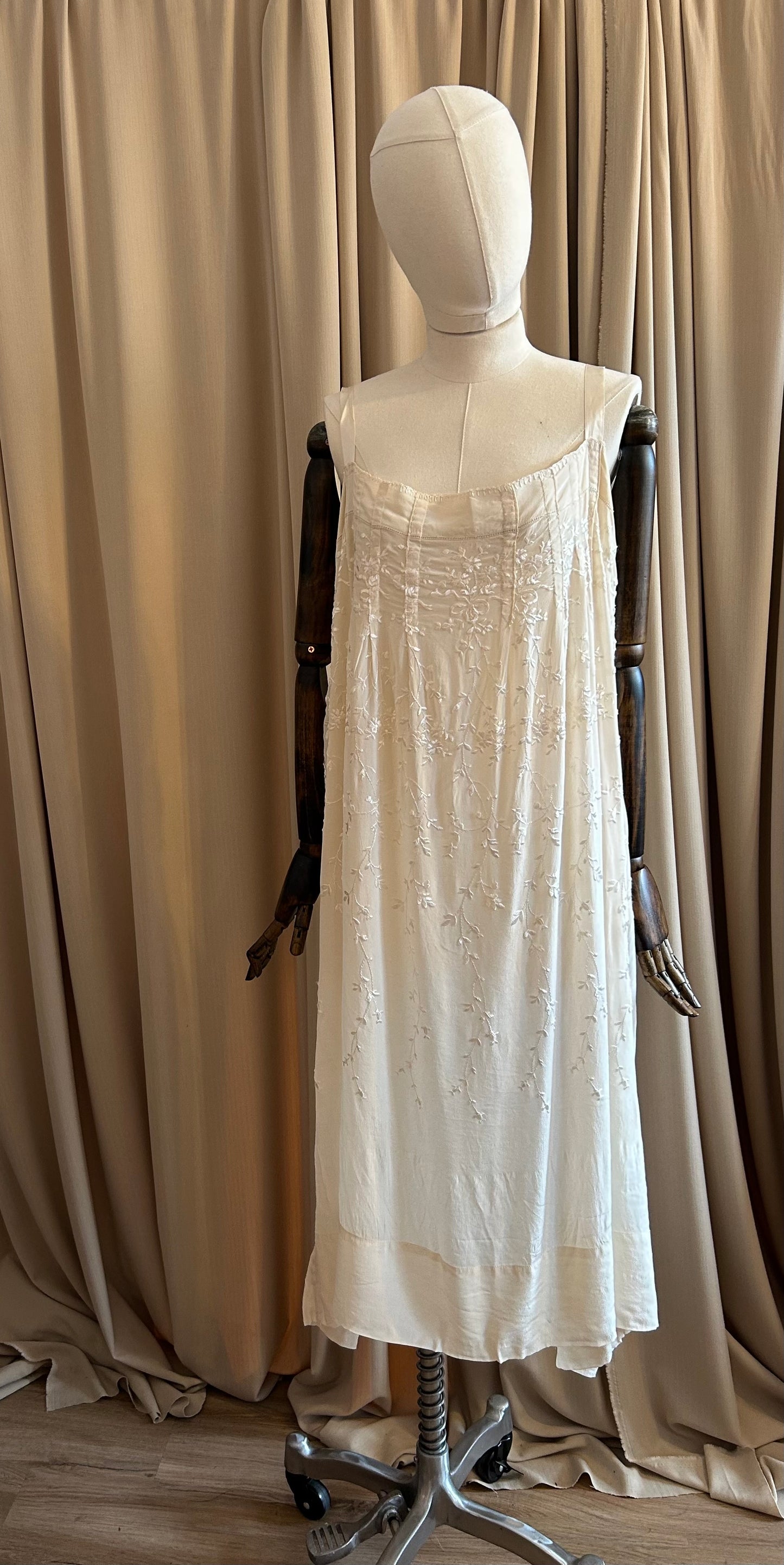 1920s Boxy Embroidered Slip