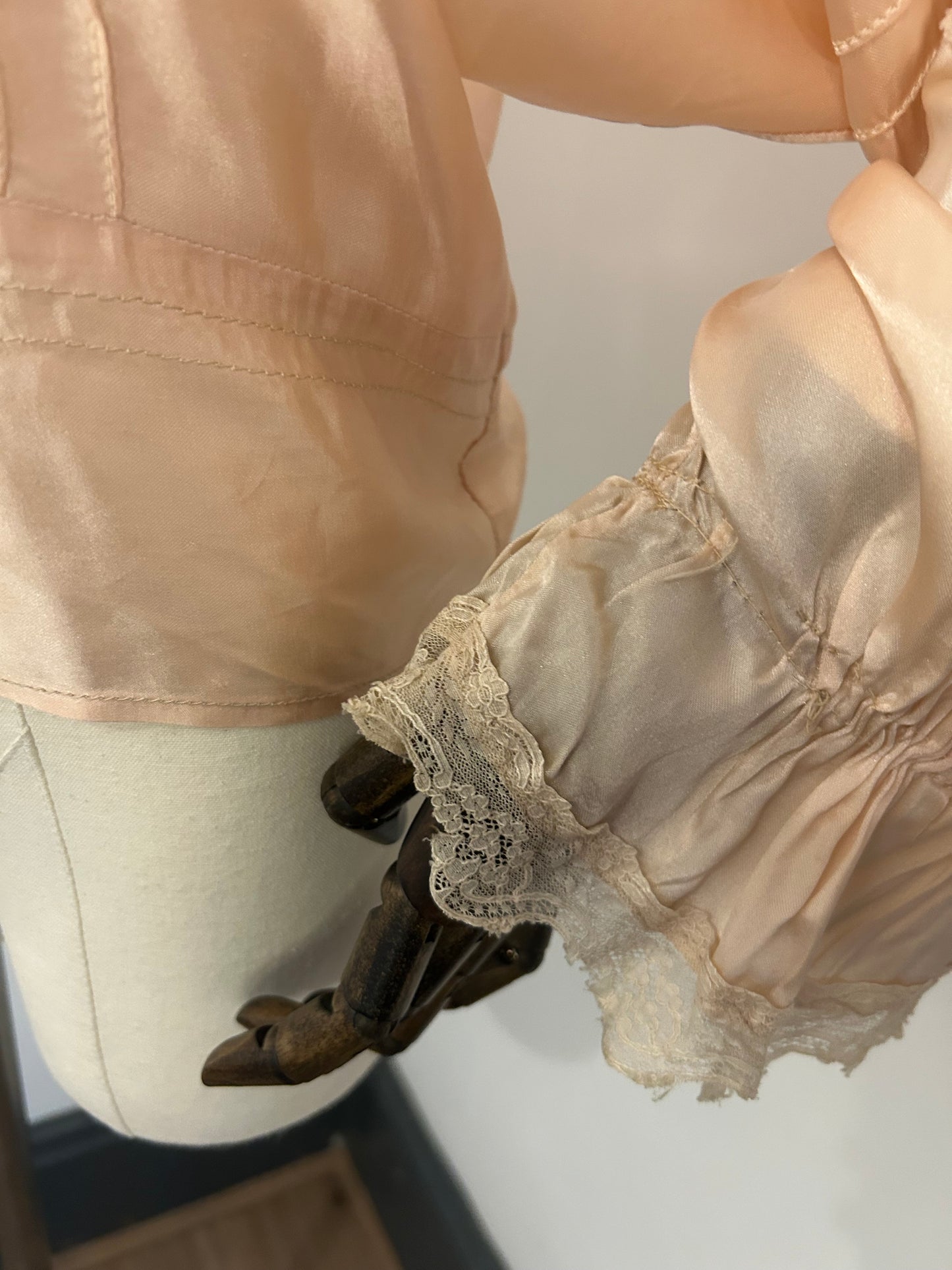 Dusty Pink Balloon Sleeve Blouse