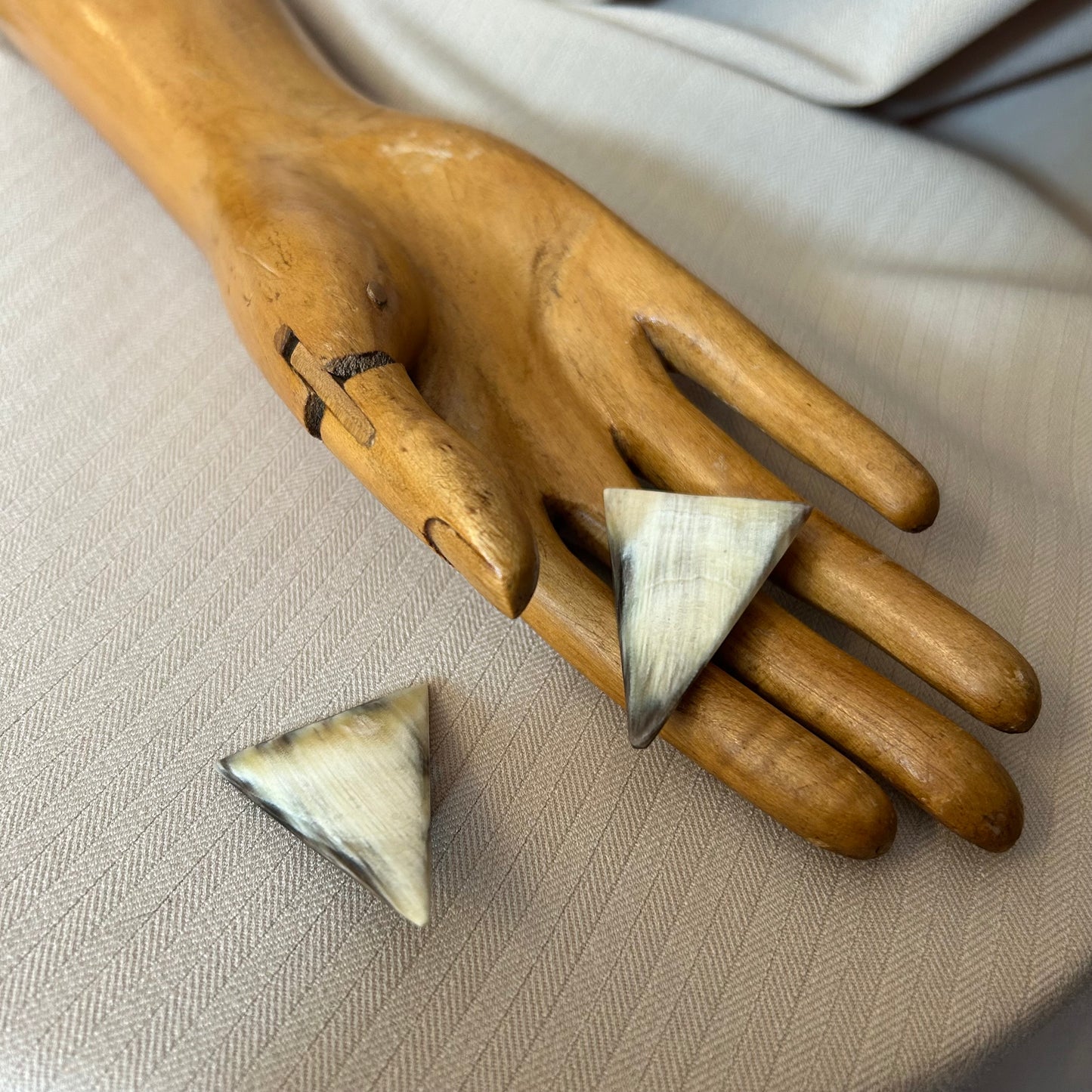 Triangle Horn Clip On
