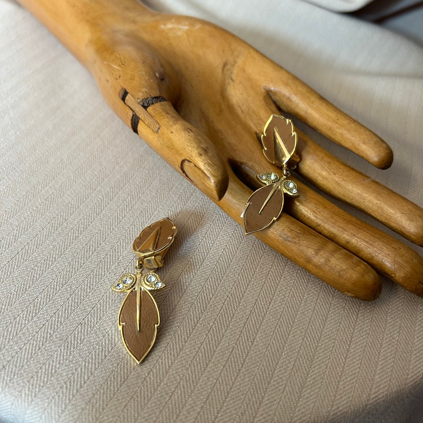 Dangling Leaf Clip On