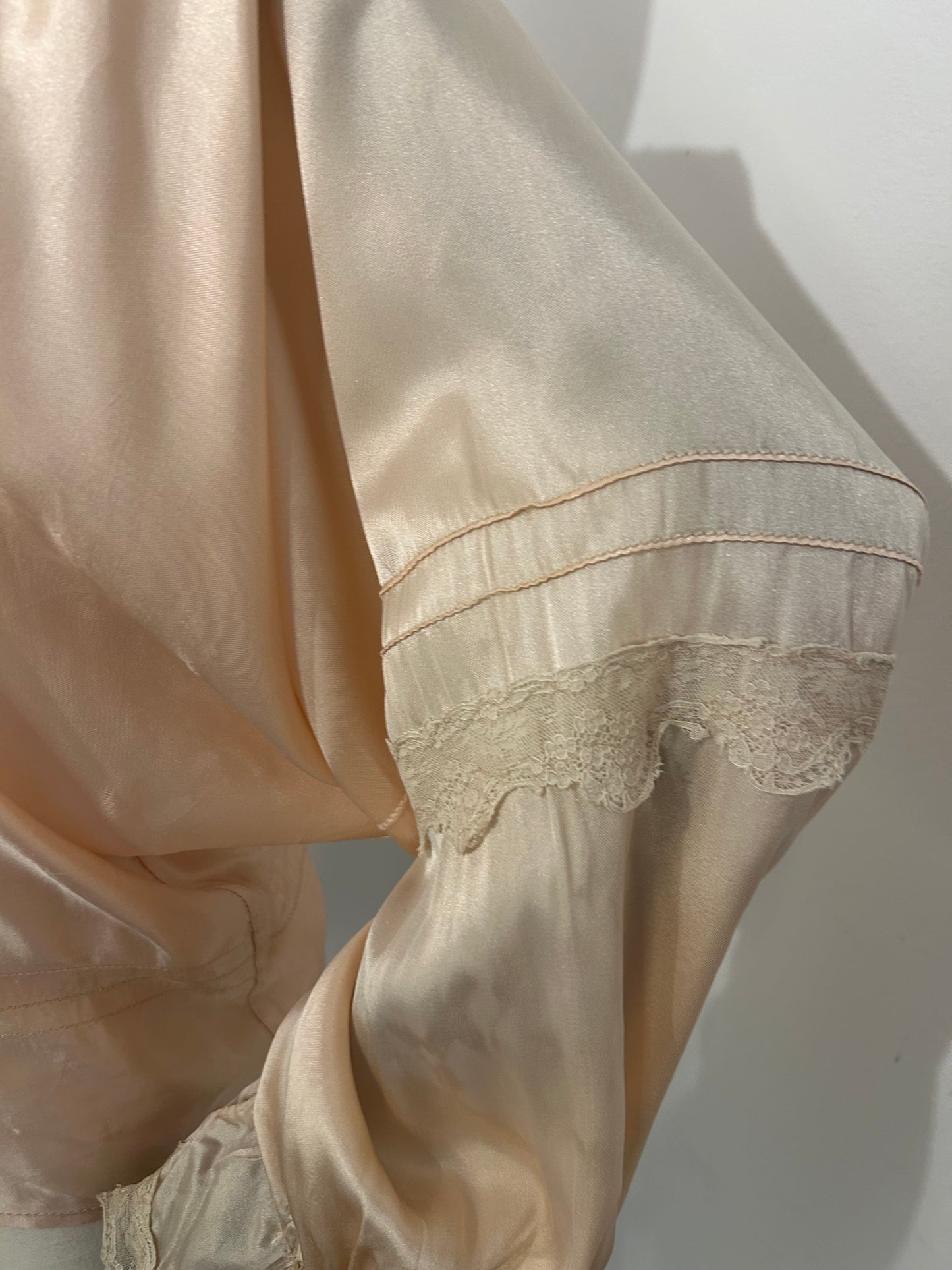 Dusty Pink Balloon Sleeve Blouse