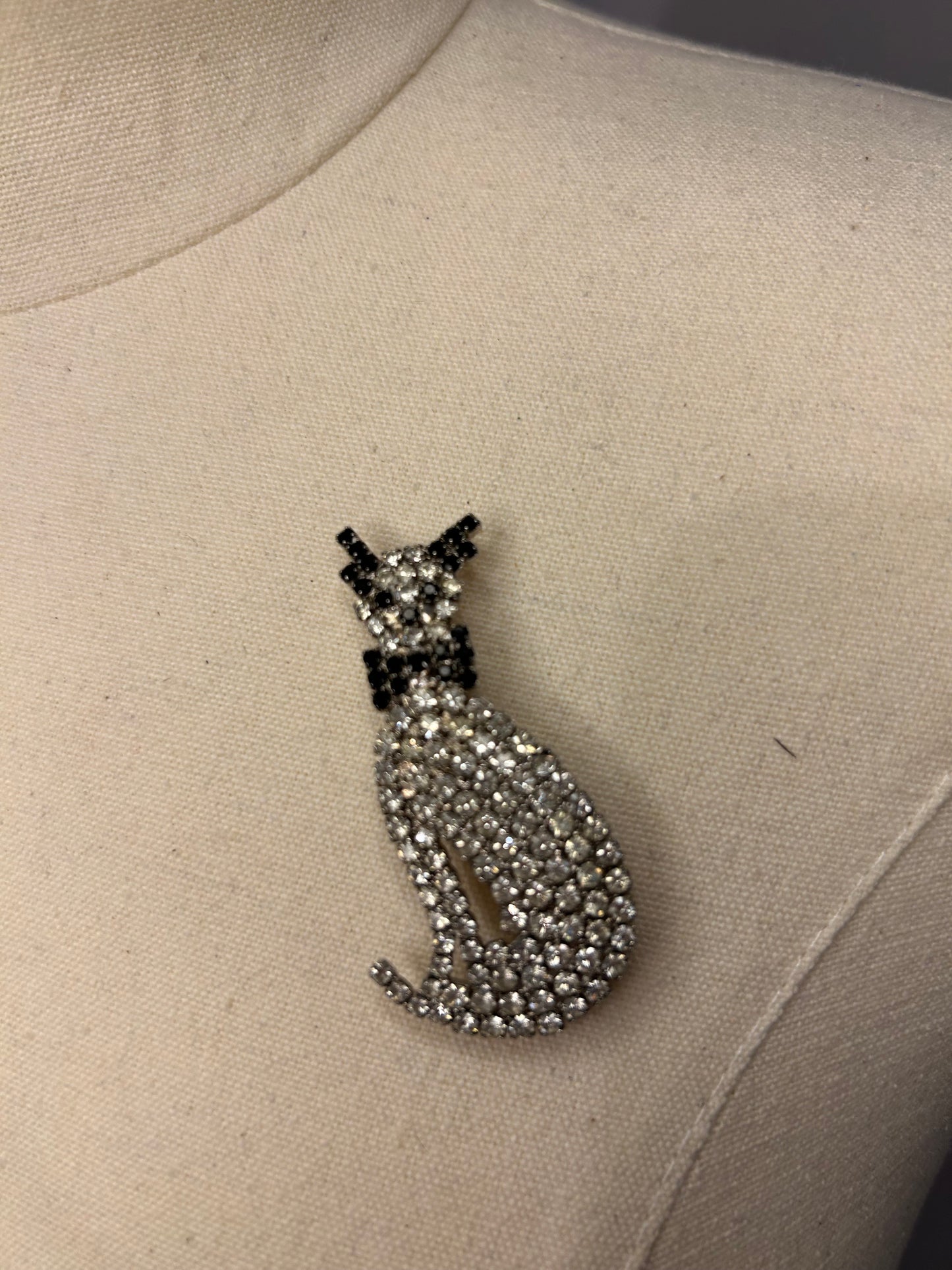 Diamanté Cat brooch
