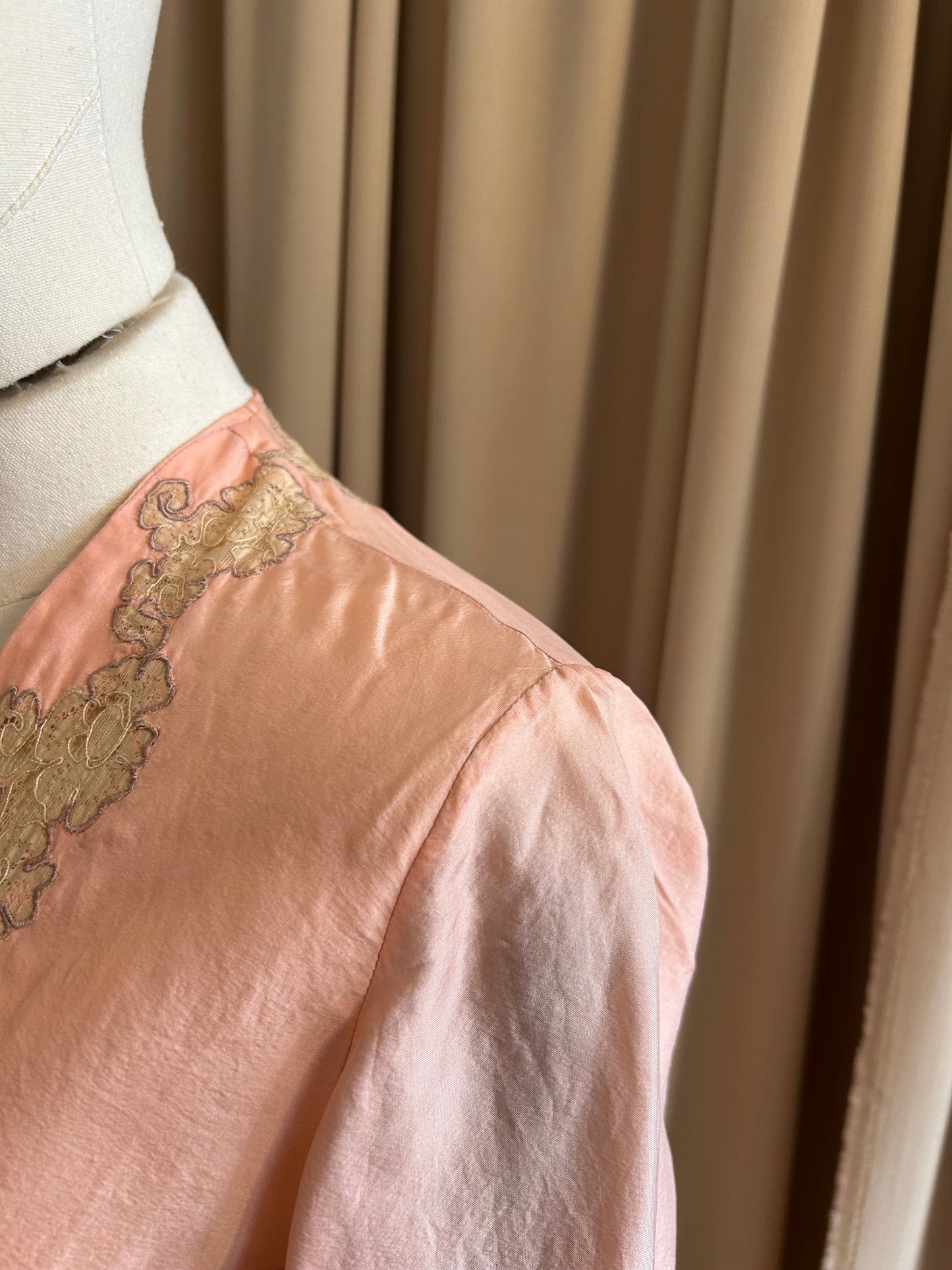 Late 20s Peach Silk Bed Jacket