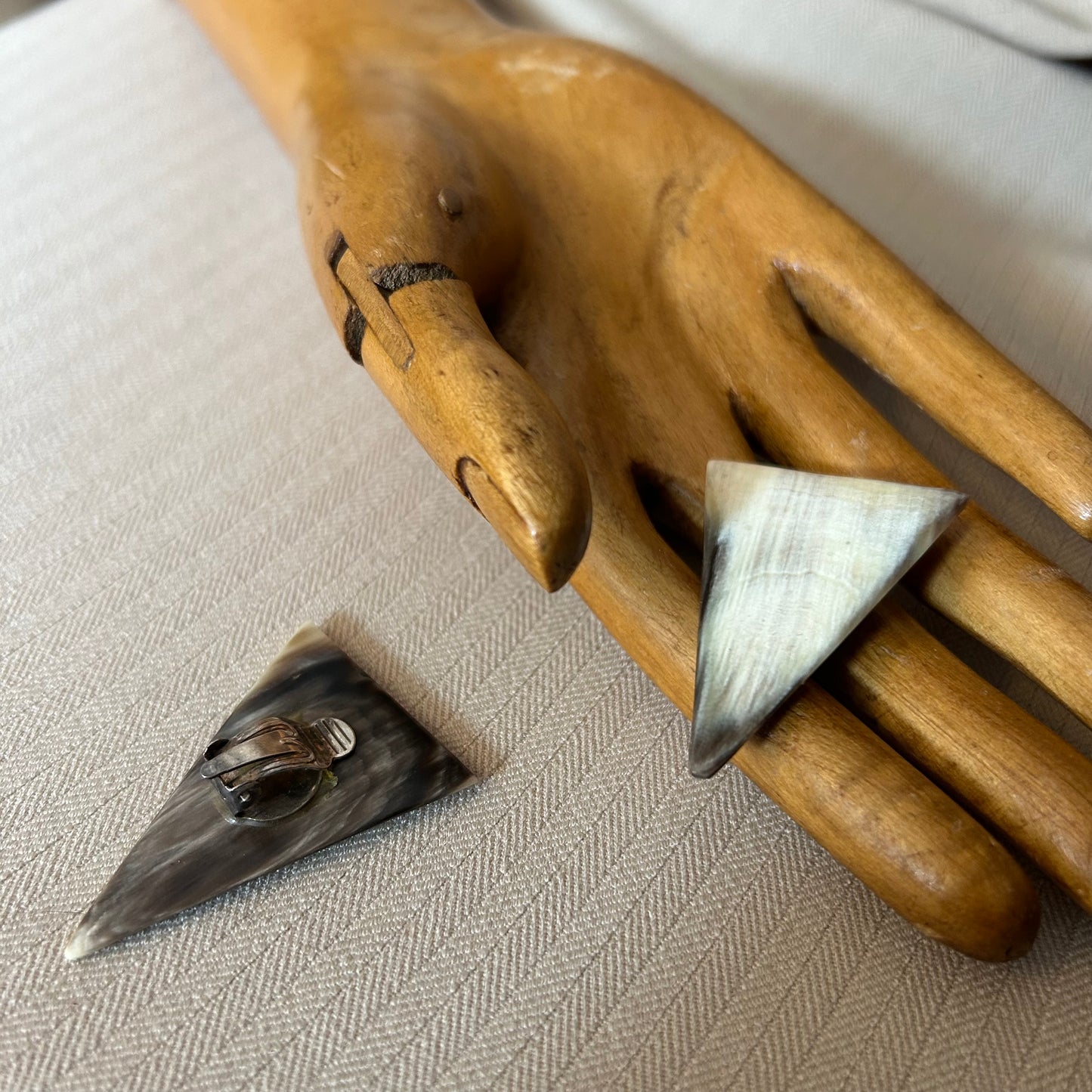 Triangle Horn Clip On