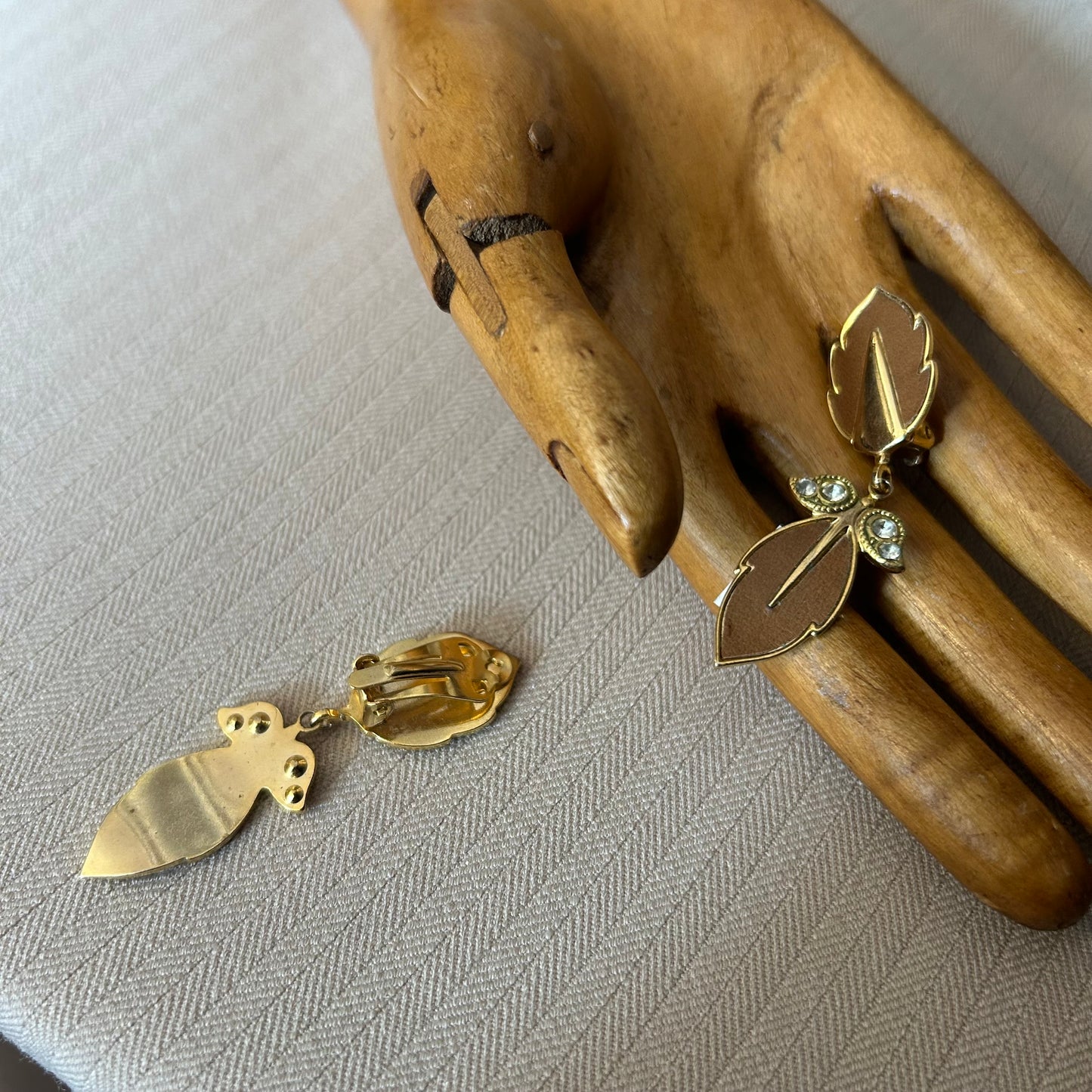 Dangling Leaf Clip On