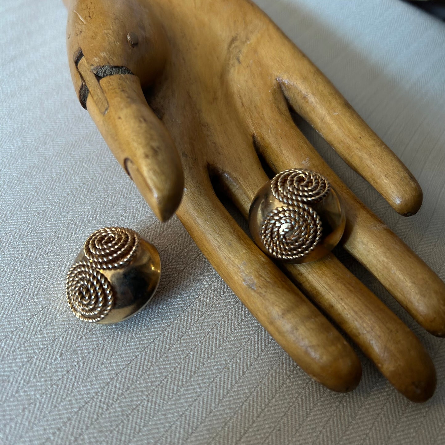 Bulbous Swirled Rope Clip On