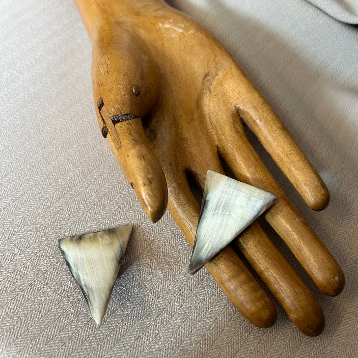 Triangle Horn Clip On